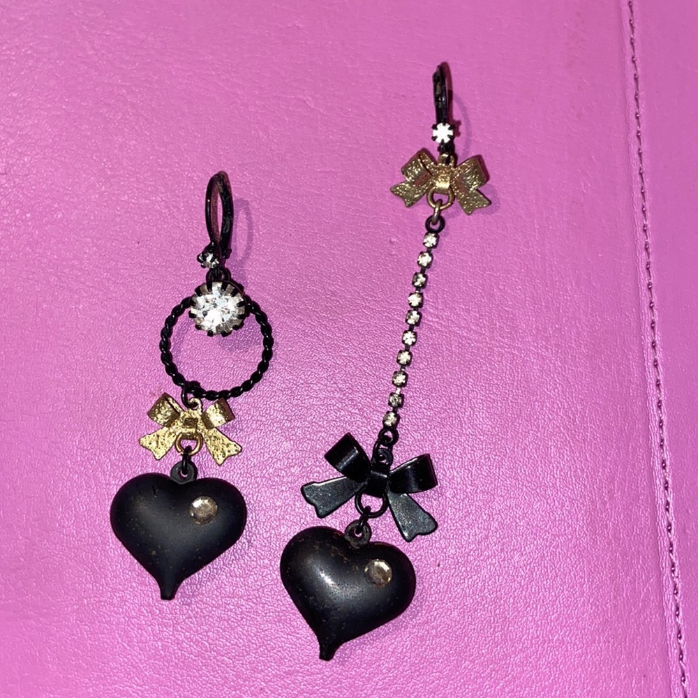ASYMMETRICAL BETSEY JOHNSON VINTAGE EARRINGS🖤